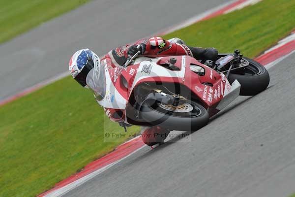 Motorcycle action photographs;Silverstone circuit;Silverstone photographs;Trackday digital images;event digital images;eventdigitalimages;no limits trackday;peter wileman photography;rockingham towcester northamptonshire;trackday;trackday photos