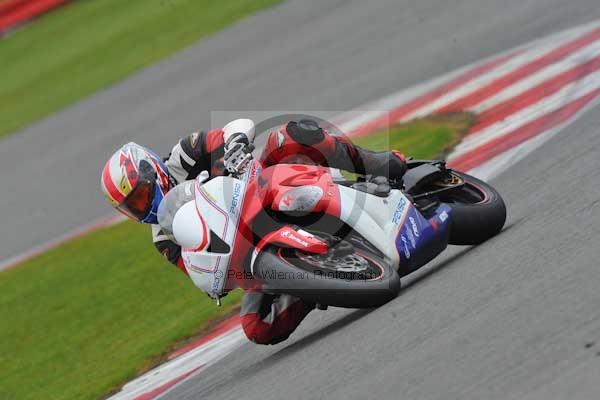 Motorcycle action photographs;Silverstone circuit;Silverstone photographs;Trackday digital images;event digital images;eventdigitalimages;no limits trackday;peter wileman photography;rockingham towcester northamptonshire;trackday;trackday photos