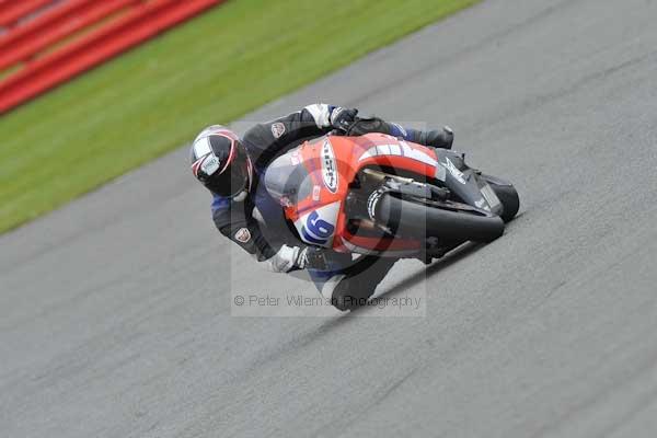 Motorcycle action photographs;Silverstone circuit;Silverstone photographs;Trackday digital images;event digital images;eventdigitalimages;no limits trackday;peter wileman photography;rockingham towcester northamptonshire;trackday;trackday photos