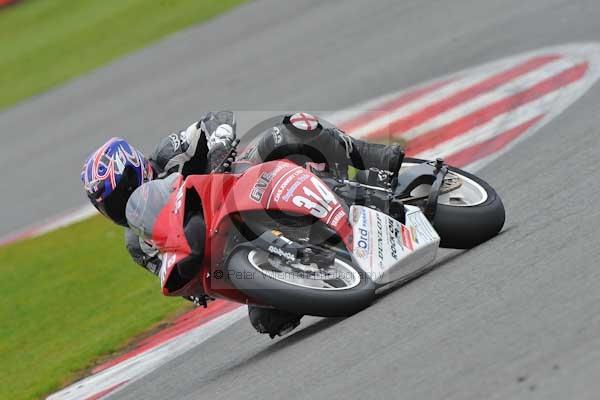 Motorcycle action photographs;Silverstone circuit;Silverstone photographs;Trackday digital images;event digital images;eventdigitalimages;no limits trackday;peter wileman photography;rockingham towcester northamptonshire;trackday;trackday photos