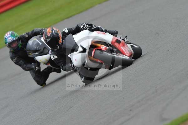 Motorcycle action photographs;Silverstone circuit;Silverstone photographs;Trackday digital images;event digital images;eventdigitalimages;no limits trackday;peter wileman photography;rockingham towcester northamptonshire;trackday;trackday photos