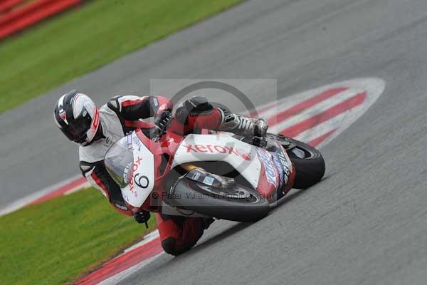 Motorcycle action photographs;Silverstone circuit;Silverstone photographs;Trackday digital images;event digital images;eventdigitalimages;no limits trackday;peter wileman photography;rockingham towcester northamptonshire;trackday;trackday photos