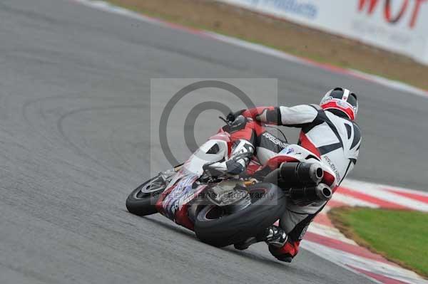 Motorcycle action photographs;Silverstone circuit;Silverstone photographs;Trackday digital images;event digital images;eventdigitalimages;no limits trackday;peter wileman photography;rockingham towcester northamptonshire;trackday;trackday photos