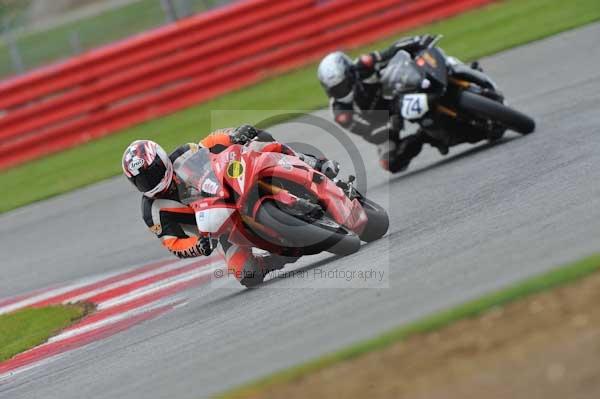 Motorcycle action photographs;Silverstone circuit;Silverstone photographs;Trackday digital images;event digital images;eventdigitalimages;no limits trackday;peter wileman photography;rockingham towcester northamptonshire;trackday;trackday photos