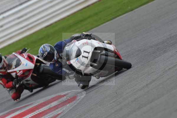 Motorcycle action photographs;Silverstone circuit;Silverstone photographs;Trackday digital images;event digital images;eventdigitalimages;no limits trackday;peter wileman photography;rockingham towcester northamptonshire;trackday;trackday photos