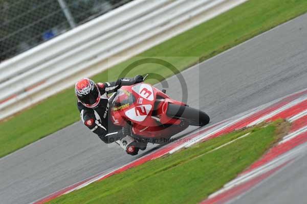 Motorcycle action photographs;Silverstone circuit;Silverstone photographs;Trackday digital images;event digital images;eventdigitalimages;no limits trackday;peter wileman photography;rockingham towcester northamptonshire;trackday;trackday photos