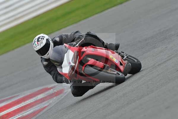 Motorcycle action photographs;Silverstone circuit;Silverstone photographs;Trackday digital images;event digital images;eventdigitalimages;no limits trackday;peter wileman photography;rockingham towcester northamptonshire;trackday;trackday photos