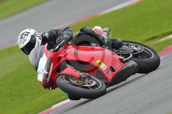 Motorcycle action photographs;Silverstone circuit;Silverstone photographs;Trackday digital images;event digital images;eventdigitalimages;no limits trackday;peter wileman photography;rockingham towcester northamptonshire;trackday;trackday photos