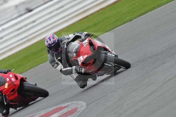 Motorcycle action photographs;Silverstone circuit;Silverstone photographs;Trackday digital images;event digital images;eventdigitalimages;no limits trackday;peter wileman photography;rockingham towcester northamptonshire;trackday;trackday photos