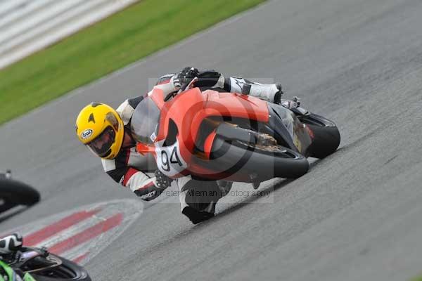 Motorcycle action photographs;Silverstone circuit;Silverstone photographs;Trackday digital images;event digital images;eventdigitalimages;no limits trackday;peter wileman photography;rockingham towcester northamptonshire;trackday;trackday photos