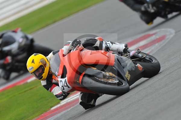 Motorcycle action photographs;Silverstone circuit;Silverstone photographs;Trackday digital images;event digital images;eventdigitalimages;no limits trackday;peter wileman photography;rockingham towcester northamptonshire;trackday;trackday photos