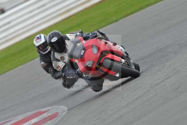 Motorcycle action photographs;Silverstone circuit;Silverstone photographs;Trackday digital images;event digital images;eventdigitalimages;no limits trackday;peter wileman photography;rockingham towcester northamptonshire;trackday;trackday photos