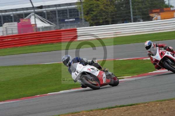 Motorcycle action photographs;Silverstone circuit;Silverstone photographs;Trackday digital images;event digital images;eventdigitalimages;no limits trackday;peter wileman photography;rockingham towcester northamptonshire;trackday;trackday photos