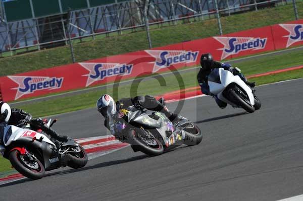 Motorcycle action photographs;Silverstone circuit;Silverstone photographs;Trackday digital images;event digital images;eventdigitalimages;no limits trackday;peter wileman photography;rockingham towcester northamptonshire;trackday;trackday photos