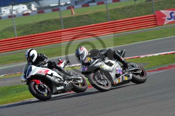 Motorcycle action photographs;Silverstone circuit;Silverstone photographs;Trackday digital images;event digital images;eventdigitalimages;no limits trackday;peter wileman photography;rockingham towcester northamptonshire;trackday;trackday photos