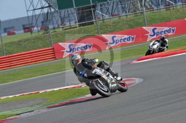 Motorcycle action photographs;Silverstone circuit;Silverstone photographs;Trackday digital images;event digital images;eventdigitalimages;no limits trackday;peter wileman photography;rockingham towcester northamptonshire;trackday;trackday photos