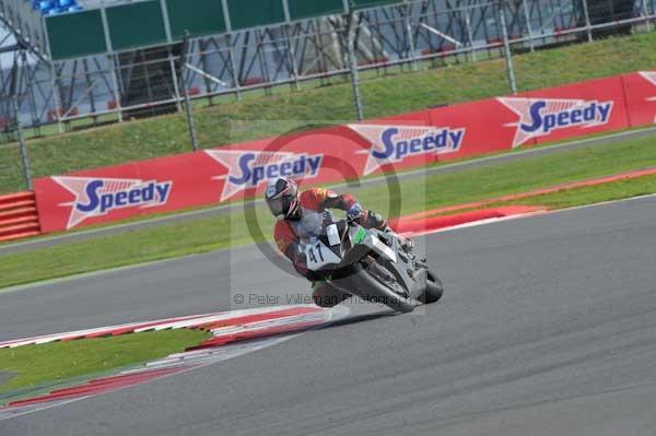 Motorcycle action photographs;Silverstone circuit;Silverstone photographs;Trackday digital images;event digital images;eventdigitalimages;no limits trackday;peter wileman photography;rockingham towcester northamptonshire;trackday;trackday photos