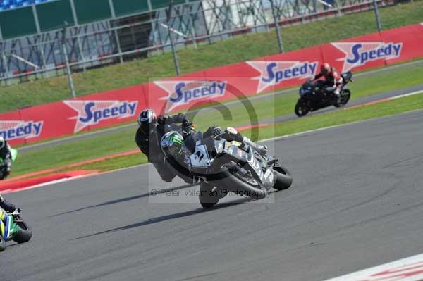 Motorcycle action photographs;Silverstone circuit;Silverstone photographs;Trackday digital images;event digital images;eventdigitalimages;no limits trackday;peter wileman photography;rockingham towcester northamptonshire;trackday;trackday photos