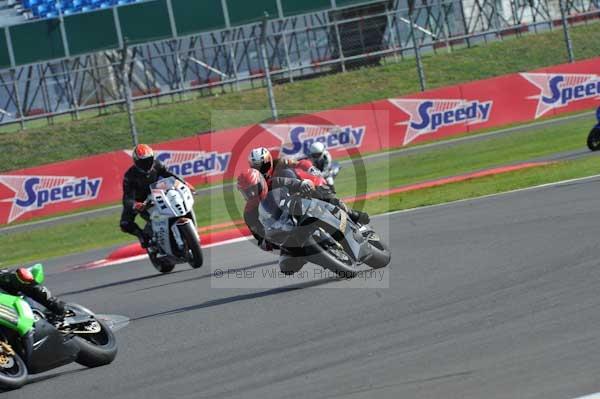 Motorcycle action photographs;Silverstone circuit;Silverstone photographs;Trackday digital images;event digital images;eventdigitalimages;no limits trackday;peter wileman photography;rockingham towcester northamptonshire;trackday;trackday photos