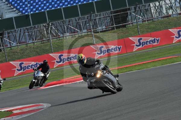 Motorcycle action photographs;Silverstone circuit;Silverstone photographs;Trackday digital images;event digital images;eventdigitalimages;no limits trackday;peter wileman photography;rockingham towcester northamptonshire;trackday;trackday photos