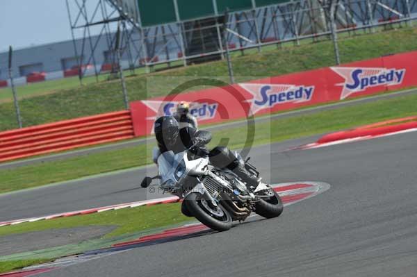 Motorcycle action photographs;Silverstone circuit;Silverstone photographs;Trackday digital images;event digital images;eventdigitalimages;no limits trackday;peter wileman photography;rockingham towcester northamptonshire;trackday;trackday photos