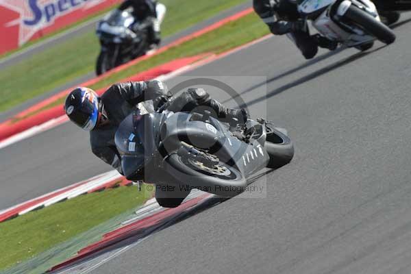 Motorcycle action photographs;Silverstone circuit;Silverstone photographs;Trackday digital images;event digital images;eventdigitalimages;no limits trackday;peter wileman photography;rockingham towcester northamptonshire;trackday;trackday photos