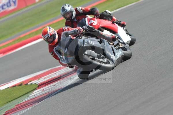 Motorcycle action photographs;Silverstone circuit;Silverstone photographs;Trackday digital images;event digital images;eventdigitalimages;no limits trackday;peter wileman photography;rockingham towcester northamptonshire;trackday;trackday photos