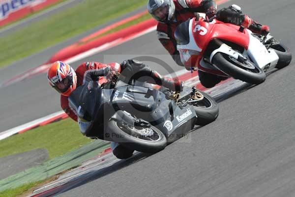 Motorcycle action photographs;Silverstone circuit;Silverstone photographs;Trackday digital images;event digital images;eventdigitalimages;no limits trackday;peter wileman photography;rockingham towcester northamptonshire;trackday;trackday photos