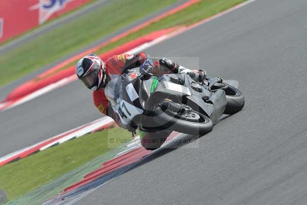 Motorcycle action photographs;Silverstone circuit;Silverstone photographs;Trackday digital images;event digital images;eventdigitalimages;no limits trackday;peter wileman photography;rockingham towcester northamptonshire;trackday;trackday photos