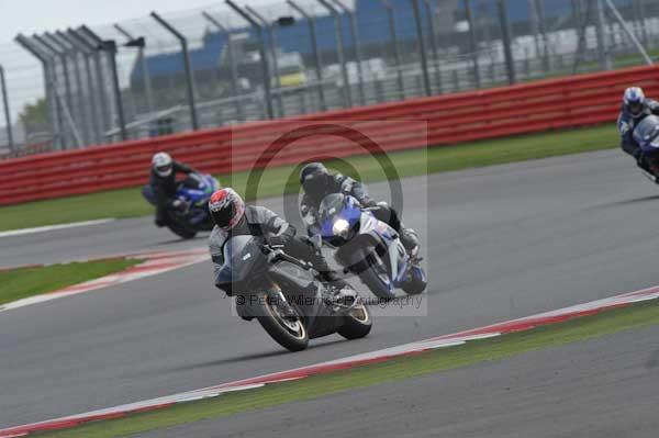 Motorcycle action photographs;Silverstone circuit;Silverstone photographs;Trackday digital images;event digital images;eventdigitalimages;no limits trackday;peter wileman photography;rockingham towcester northamptonshire;trackday;trackday photos