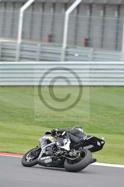 Motorcycle action photographs;Silverstone circuit;Silverstone photographs;Trackday digital images;event digital images;eventdigitalimages;no limits trackday;peter wileman photography;rockingham towcester northamptonshire;trackday;trackday photos