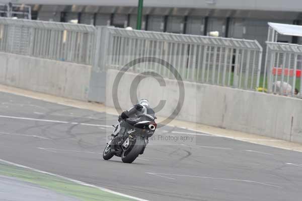 Motorcycle action photographs;Silverstone circuit;Silverstone photographs;Trackday digital images;event digital images;eventdigitalimages;no limits trackday;peter wileman photography;rockingham towcester northamptonshire;trackday;trackday photos