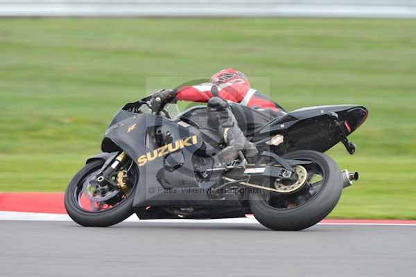 Motorcycle action photographs;Silverstone circuit;Silverstone photographs;Trackday digital images;event digital images;eventdigitalimages;no limits trackday;peter wileman photography;rockingham towcester northamptonshire;trackday;trackday photos