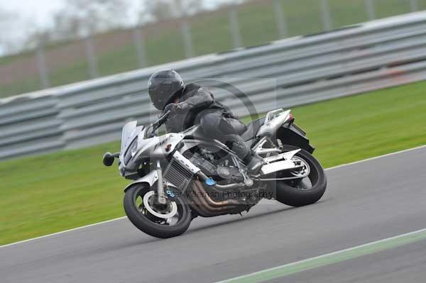 Motorcycle action photographs;Silverstone circuit;Silverstone photographs;Trackday digital images;event digital images;eventdigitalimages;no limits trackday;peter wileman photography;rockingham towcester northamptonshire;trackday;trackday photos