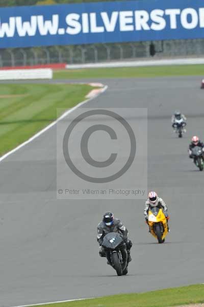 Motorcycle action photographs;Silverstone circuit;Silverstone photographs;Trackday digital images;event digital images;eventdigitalimages;no limits trackday;peter wileman photography;rockingham towcester northamptonshire;trackday;trackday photos