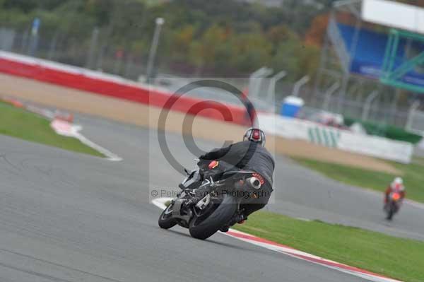 Motorcycle action photographs;Silverstone circuit;Silverstone photographs;Trackday digital images;event digital images;eventdigitalimages;no limits trackday;peter wileman photography;rockingham towcester northamptonshire;trackday;trackday photos