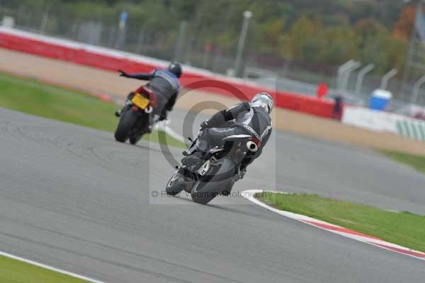 Motorcycle action photographs;Silverstone circuit;Silverstone photographs;Trackday digital images;event digital images;eventdigitalimages;no limits trackday;peter wileman photography;rockingham towcester northamptonshire;trackday;trackday photos