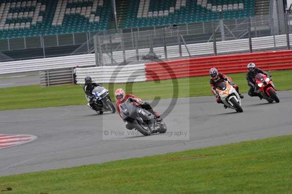 Motorcycle action photographs;Silverstone circuit;Silverstone photographs;Trackday digital images;event digital images;eventdigitalimages;no limits trackday;peter wileman photography;rockingham towcester northamptonshire;trackday;trackday photos