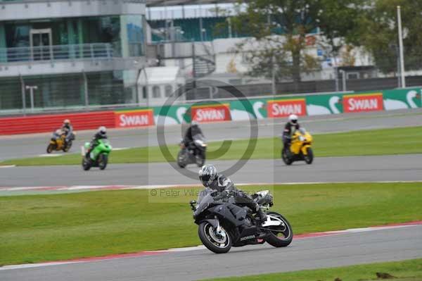 Motorcycle action photographs;Silverstone circuit;Silverstone photographs;Trackday digital images;event digital images;eventdigitalimages;no limits trackday;peter wileman photography;rockingham towcester northamptonshire;trackday;trackday photos