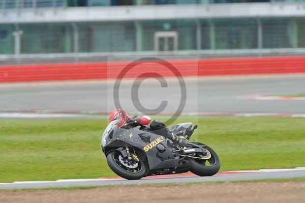 Motorcycle action photographs;Silverstone circuit;Silverstone photographs;Trackday digital images;event digital images;eventdigitalimages;no limits trackday;peter wileman photography;rockingham towcester northamptonshire;trackday;trackday photos