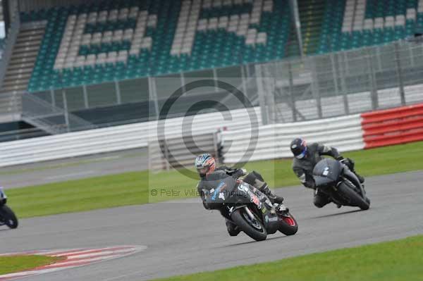 Motorcycle action photographs;Silverstone circuit;Silverstone photographs;Trackday digital images;event digital images;eventdigitalimages;no limits trackday;peter wileman photography;rockingham towcester northamptonshire;trackday;trackday photos