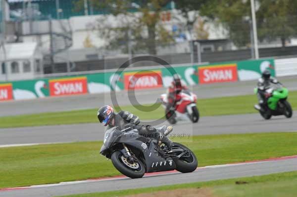 Motorcycle action photographs;Silverstone circuit;Silverstone photographs;Trackday digital images;event digital images;eventdigitalimages;no limits trackday;peter wileman photography;rockingham towcester northamptonshire;trackday;trackday photos