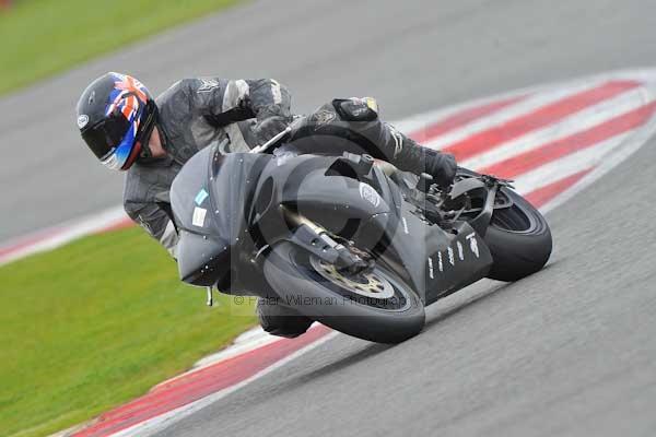 Motorcycle action photographs;Silverstone circuit;Silverstone photographs;Trackday digital images;event digital images;eventdigitalimages;no limits trackday;peter wileman photography;rockingham towcester northamptonshire;trackday;trackday photos