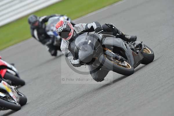 Motorcycle action photographs;Silverstone circuit;Silverstone photographs;Trackday digital images;event digital images;eventdigitalimages;no limits trackday;peter wileman photography;rockingham towcester northamptonshire;trackday;trackday photos