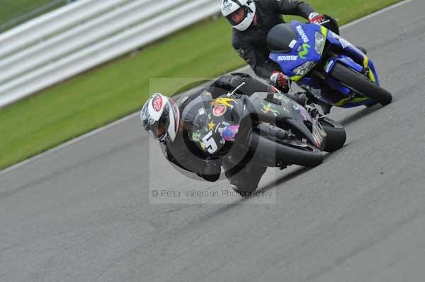 Motorcycle action photographs;Silverstone circuit;Silverstone photographs;Trackday digital images;event digital images;eventdigitalimages;no limits trackday;peter wileman photography;rockingham towcester northamptonshire;trackday;trackday photos