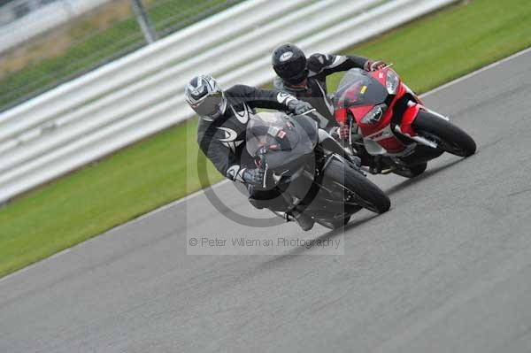 Motorcycle action photographs;Silverstone circuit;Silverstone photographs;Trackday digital images;event digital images;eventdigitalimages;no limits trackday;peter wileman photography;rockingham towcester northamptonshire;trackday;trackday photos