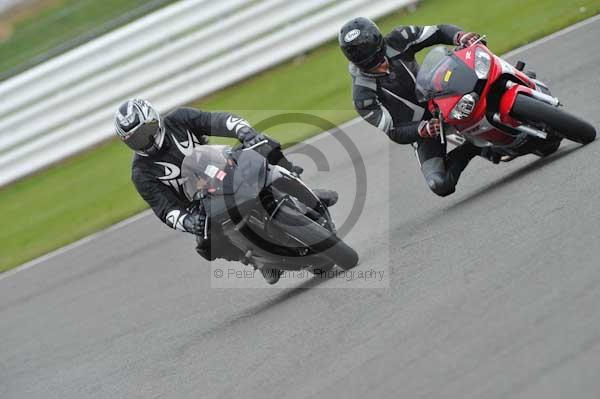 Motorcycle action photographs;Silverstone circuit;Silverstone photographs;Trackday digital images;event digital images;eventdigitalimages;no limits trackday;peter wileman photography;rockingham towcester northamptonshire;trackday;trackday photos