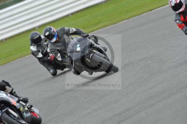 Motorcycle action photographs;Silverstone circuit;Silverstone photographs;Trackday digital images;event digital images;eventdigitalimages;no limits trackday;peter wileman photography;rockingham towcester northamptonshire;trackday;trackday photos