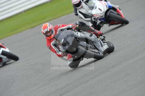 Motorcycle action photographs;Silverstone circuit;Silverstone photographs;Trackday digital images;event digital images;eventdigitalimages;no limits trackday;peter wileman photography;rockingham towcester northamptonshire;trackday;trackday photos