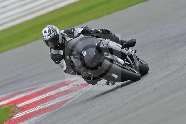 Motorcycle action photographs;Silverstone circuit;Silverstone photographs;Trackday digital images;event digital images;eventdigitalimages;no limits trackday;peter wileman photography;rockingham towcester northamptonshire;trackday;trackday photos